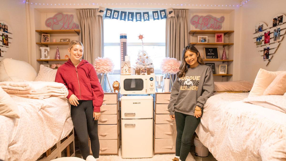 Photo of Purdue students in their Earhart dorm room.