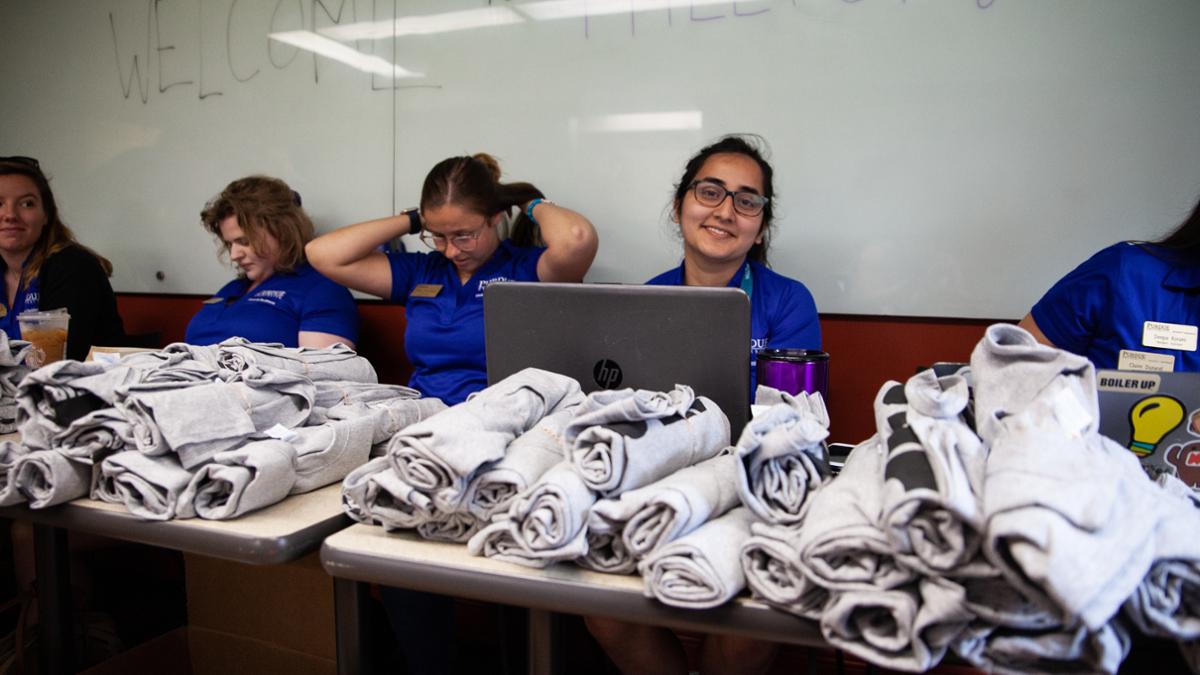 Purdue Residence Assistants assisting during Boiler Gold Rush check-in