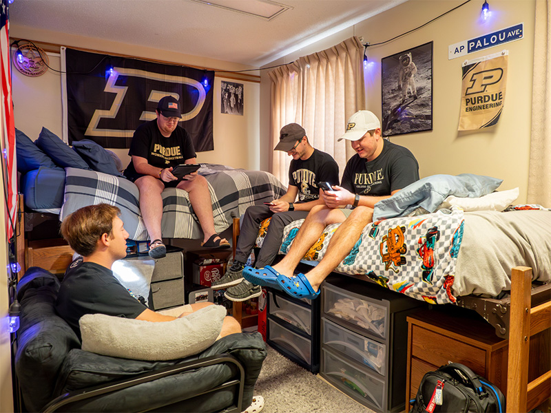 Students hang out in room.